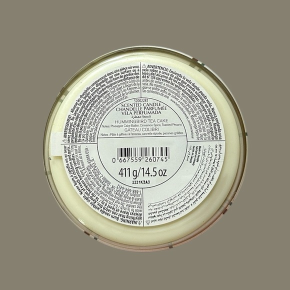 Bath and Body Works Hummingbird Tea Cake Scented Candle - Picture 2 of 3
